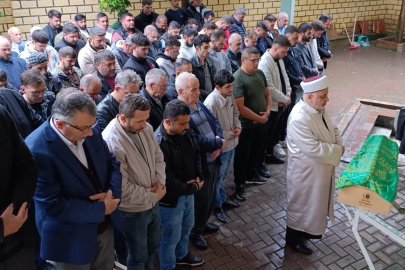 Otomobilin çarptığı 2 yaşındaki Melis, son yolculuğuna uğurlandı