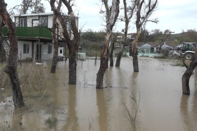 Mudanya Esence Mahallesi'nde dereler taştı, evler sular altında kaldı