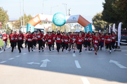 Nilüfer’de bin 749 öğrenci Cumhuriyet için koştu