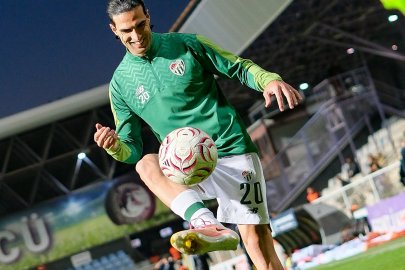 Bursaspor'dan Ankara'da 4 gol; Liderliğe yükseldi