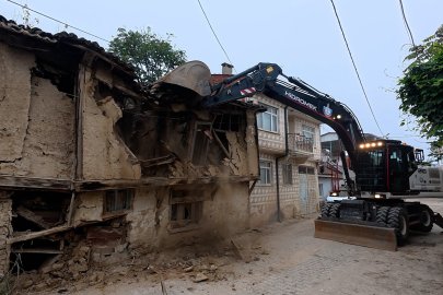 Yenişehir’in köylerinde metruk binalar yıkılıyor