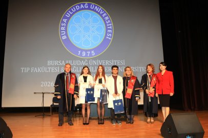 Bursa'da hekim adayları beyaz önlüklerini giydi