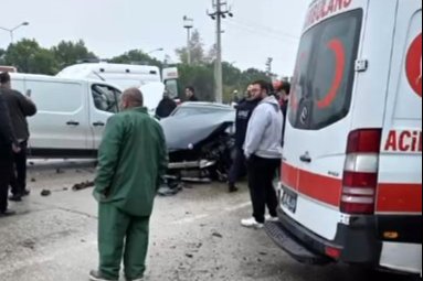 Bursa'da yağmurlu havada 5 araç birbirine girdi: 5 yaralı