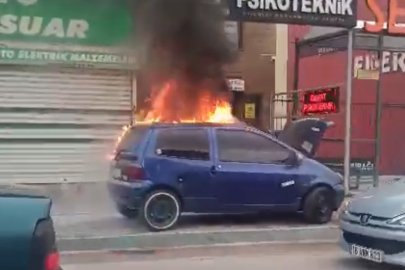 Bursa’da park halindeki otomobil yandı