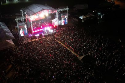 Nilüfer'de yağmura rağmen binlerce Bursalı Cumhuriyet için yürüdü