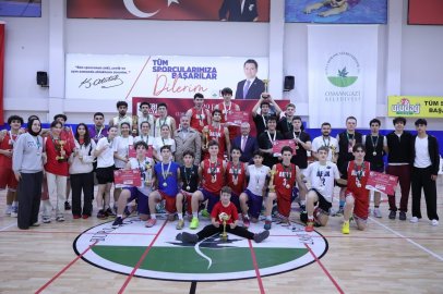 Osmangazi'de sporcular Cumhuriyet için ter döktü