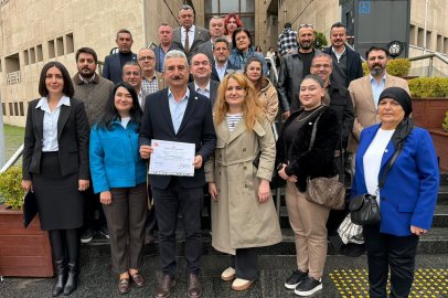 Yeni Parti Bursa İl Başkanı Yeşiltaş mazbatasını aldı