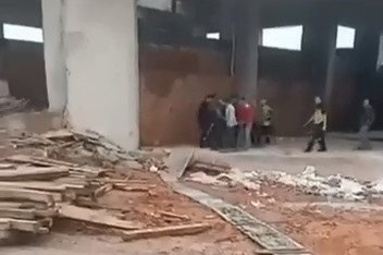 İnşaatın ikinci katından düşen işçi yaralandı